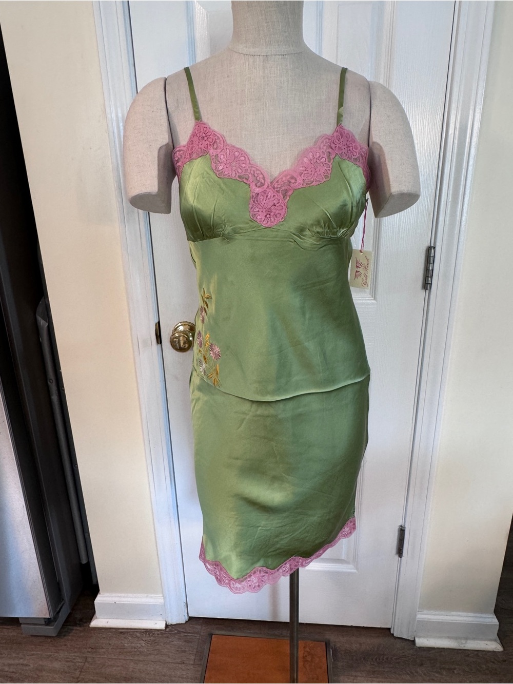 Gold Hawk 100% Silk Lace Slip Dress Green Pink Embroidered NWT Size Small - Picture 2 of 10